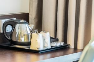 a tea kettle on a tray on a table at Premier Inn Essen City Limbecker Platz in Essen