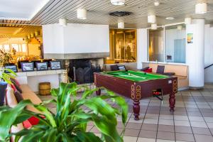 Ein Billardtisch in der Unterkunft Village Vacances Azureva Anglet