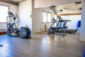Das Fitnesscenter und/oder die Fitnesseinrichtungen in der Unterkunft Village Vacances Azureva Anglet