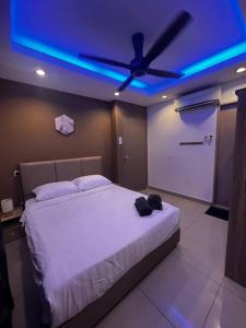 a bedroom with a bed with a ceiling fan at Nilam 3 Cozy Homestay Cyber City 3BR Near KKIA 10 minutes KK Centre wifi 30mps astro channel in Kapayan