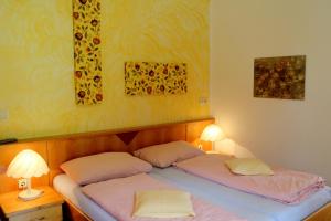 Letto o letti in una camera di Familienparadies Reichenhauser