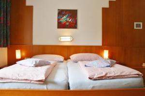 Letto o letti in una camera di Familienparadies Reichenhauser