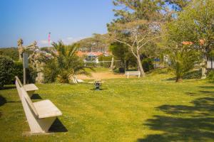 Ein Garten an der Unterkunft Village Vacances Azureva Anglet