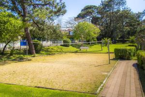 Ein Garten an der Unterkunft Village Vacances Azureva Anglet