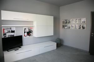 En TV eller et underholdningssystem på Siag Apartments