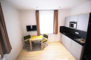 Η κουζίνα ή μικρή κουζίνα στο Aparthotel Gartenstadt +25 φωτογραφίες