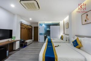 TV a/nebo společenská místnost v ubytování Ciao Saigon 2 Hotel