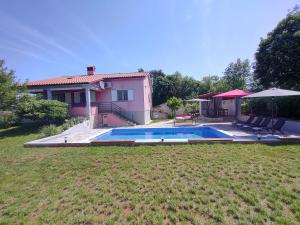 a house with a swimming pool in a yard at Apartment Vetva in Nedeščina