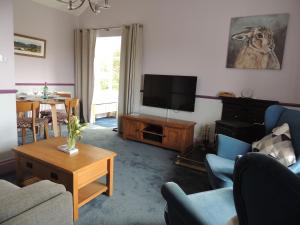 Μια τηλεόραση ή/και κέντρο ψυχαγωγίας στο Top Garden Suite Far Sawrey Windermere