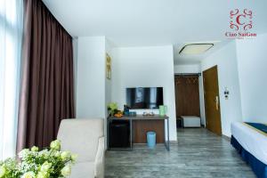 TV a/nebo společenská místnost v ubytování Ciao Saigon 2 Hotel