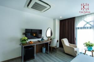TV a/nebo společenská místnost v ubytování Ciao Saigon 2 Hotel