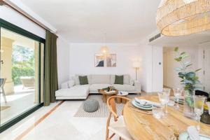 Część wypoczynkowa w obiekcie Beautiful newly renovated Apt El Palmeral RDR306