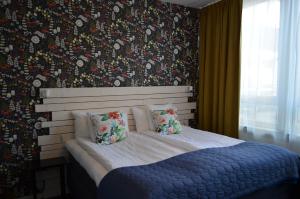 Postel nebo postele na pokoji v ubytování Hotel Falun