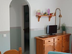 a room with a desk with a television on top of it at Balcon de San Jose in San José