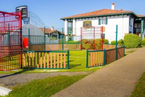 Ein Garten an der Unterkunft Azureva Hendaye