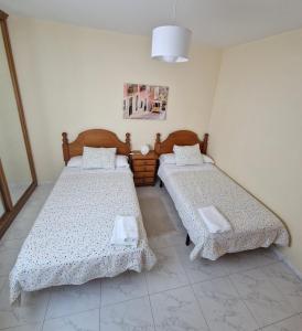 Postel nebo postele na pokoji v ubytování APARTAMENTOS PASEO DE LORDELO - 2 Izquierda