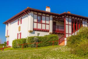 Ein Garten an der Unterkunft Azureva Hendaye