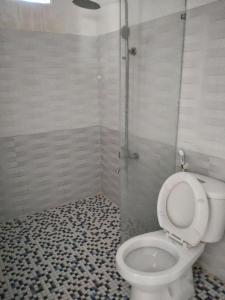 Phòng tắm tại Lavender Sa Huỳnh Hotel Quốc Lộ 1A