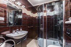 a bathroom with a shower and a sink at Czerwone Wierchy & Spa in Zakopane