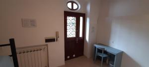 a hallway with a black door and a window at Hotel Villa Argentina in Riomaggiore