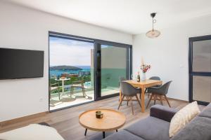 a living room with a couch and a table at Sun Resort Apartments in Zečevo Rogozničko