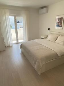 Posteľ alebo postele v izbe v ubytovaní FeelAtHome Hvar Apartments
