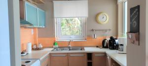 Η κουζίνα ή μικρή κουζίνα στο GARDEN APARTMENT 1 VERGA