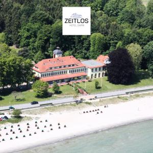 an aerial view of a building next to the water at Zeitlos Hotel Garni in Scharbeutz