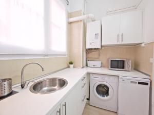 Kuchyňa alebo kuchynka v ubytovaní Suites4days Gaudi Eixample