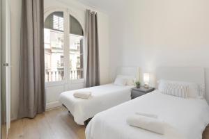 Posteľ alebo postele v izbe v ubytovaní Suites4days Gaudi Eixample