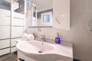 Koupelna v ubytování Charlie city center room + 37 fotografií