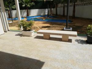 Bazén v ubytování CAPRI-TURIS Luxe Apartamentos nebo v jeho okolí