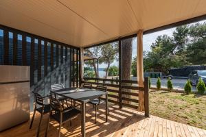 Ein Garten an der Unterkunft Guest House Malenica