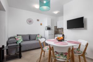 TV a/nebo společenská místnost v ubytování Apartments Vilma