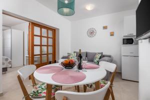 Kuchyň nebo kuchyňský kout v ubytování Apartments Vilma