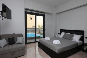 בריכת השחייה שנמצאת ב-Luana Monte Apartments או באזור