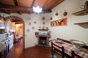 Kuchyň nebo kuchyňský kout v ubytování Pace e Relax, Wonderful Villa, Versilia sea view