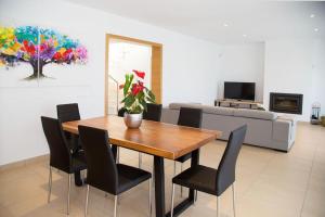 Fotografia z galérie ubytovania Modern Villa in Cala Jondal Porroig v destinácii San Jose de sa Talaia