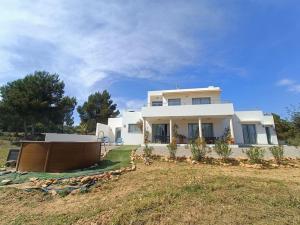 Fotografia z galérie ubytovania Modern Villa in Cala Jondal Porroig v destinácii San Jose de sa Talaia