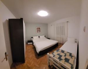 Ένα ή περισσότερα κρεβάτια σε δωμάτιο στο Majka Apartments