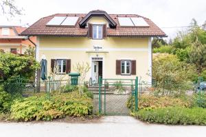 a house with a gate in front of it at Haus Roserlheim in Pörtschach am Wörthersee