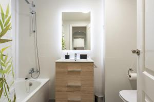 Gallery image of CT 245 - Faro's Arroyo de la Miel Apartment - Cuddly Nest for 2 in Arroyo de la Miel +9 photos