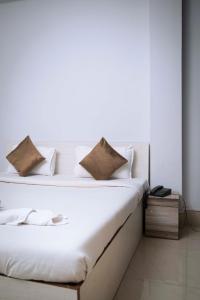 Ένα ή περισσότερα κρεβάτια σε δωμάτιο στο GS RESIDENCY