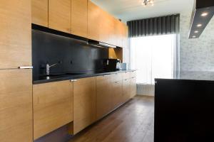 Kuchyň nebo kuchyňský kout v ubytování Luxury Seaside 3 Bedroom Apartment With Balcony