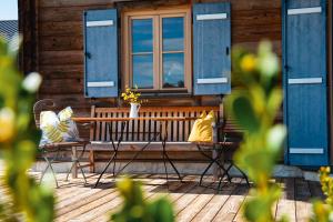 Balkón nebo terasa v ubytování Chalet im Grünen in Seenähe