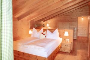Postel nebo postele na pokoji v ubytování Chalet im Grünen in Seenähe