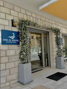 Fuajee või vastuvõtt majutusasutuses Dar Al Mauge Boutique Hotel with Outdoor Pool