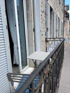 Balkón alebo terasa v ubytovaní Appartement T4 70m2 - meublé - centre ville - proche Thermes