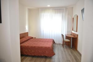 A bed or beds in a room at Hotel e Appartamenti La Solaria