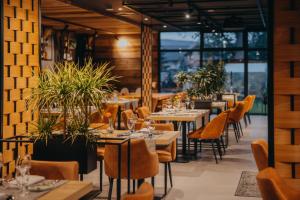 Reštaurácia alebo iné gastronomické zariadenie v ubytovaní Platinum Mountain Hotel&SPA